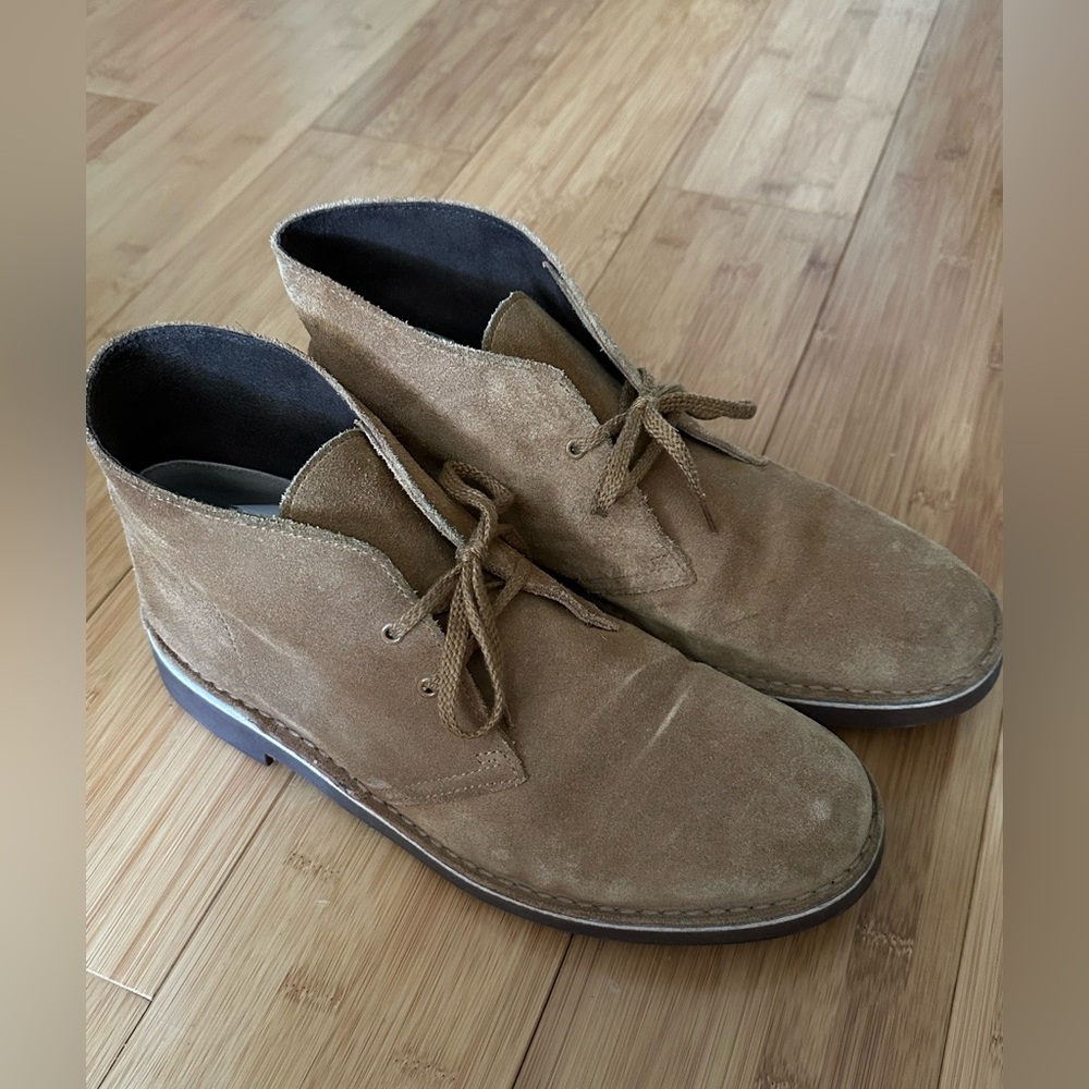 Clark’s Men’s Casual shoes 
Size 10.5